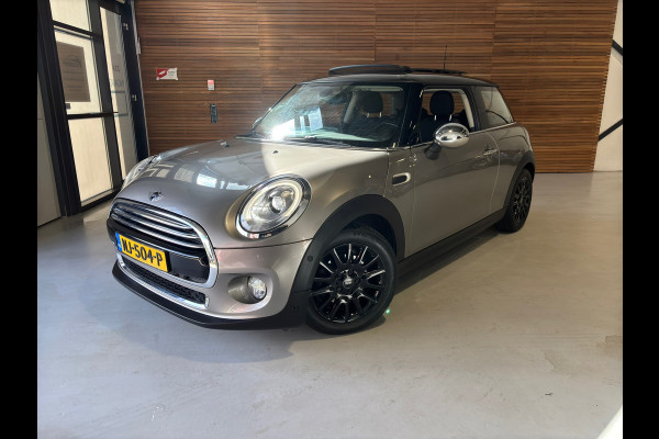 MINI Mini 1.5 Cooper Chili Business | NL-auto | 1e Eigenaar | PANO | Camera | Ambient | Full LED | Cruise | Climatronic | NAP |