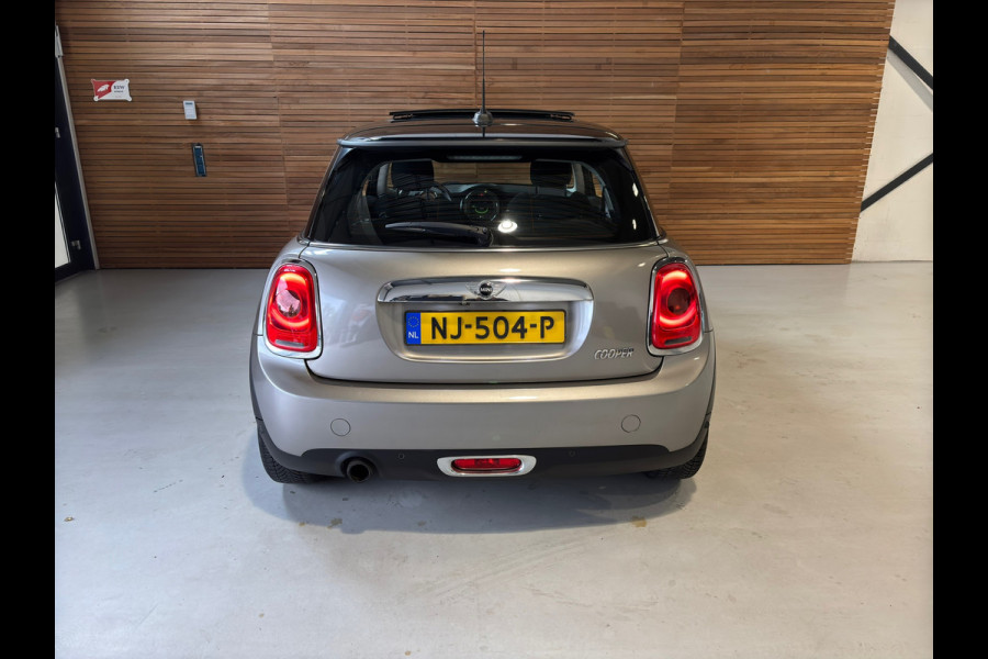 MINI Mini 1.5 Cooper Chili Business | NL-auto | 1e Eigenaar | PANO | Camera | Ambient | Full LED | Cruise | Climatronic | NAP |