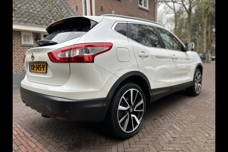 Nissan QASHQAI 1.2 Automaat Bns. Ed. Leder, Panodak, Trekhaak, 19” LMV