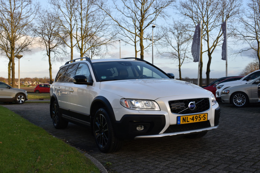 Volvo XC70 D4 181PK Automaat Polar+ ACC | Blis | Trekhaak | Elektr. stoel | Leder | Camera | 18"LMV | Stoelverwarming