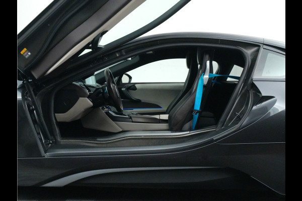 BMW i8 Coupe 375pk (dealer-onderhouden,NL geleverd,carbon,head-up,leer,laser)