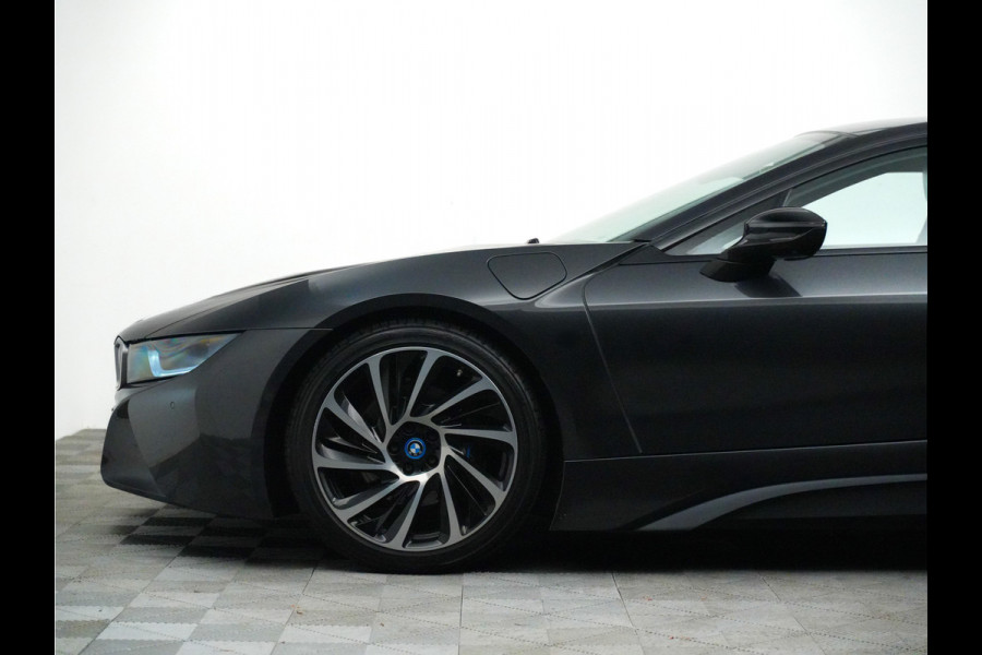 BMW i8 Coupe 375pk (dealer-onderhouden,NL geleverd,carbon,head-up,leer,laser)