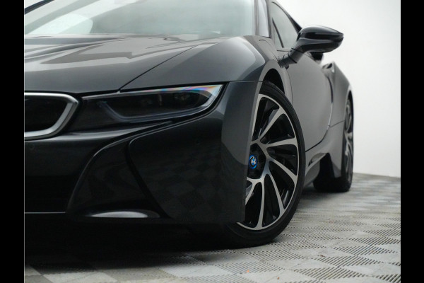 BMW i8 Coupe 375pk (dealer-onderhouden,NL geleverd,carbon,head-up,leer,laser)