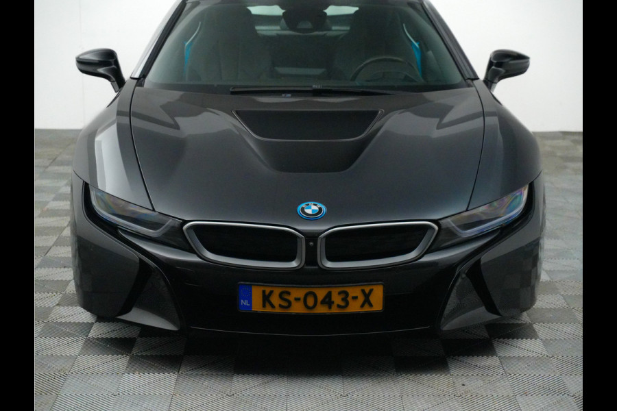 BMW i8 Coupe 375pk (dealer-onderhouden,NL geleverd,carbon,head-up,leer,laser)