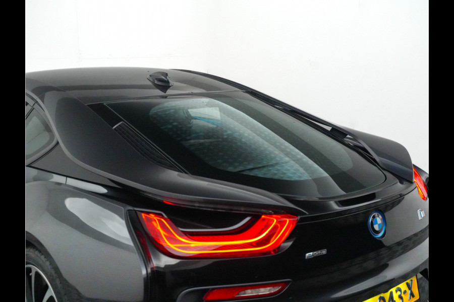 BMW i8 Coupe 375pk (dealer-onderhouden,NL geleverd,carbon,head-up,leer,laser)