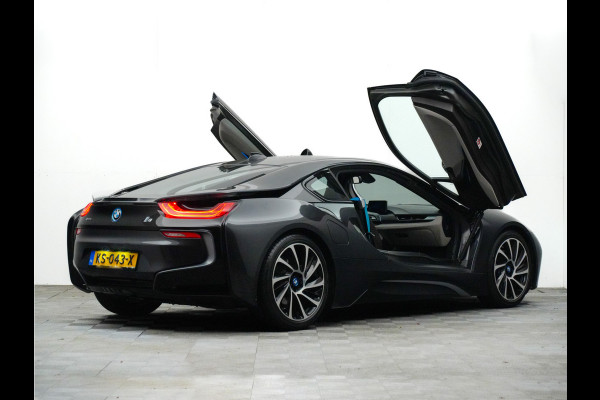 BMW i8 Coupe 375pk (dealer-onderhouden,NL geleverd,carbon,head-up,leer,laser)