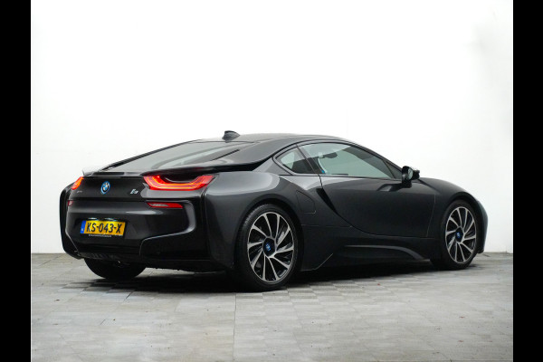 BMW i8 Coupe 375pk (dealer-onderhouden,NL geleverd,carbon,head-up,leer,laser)