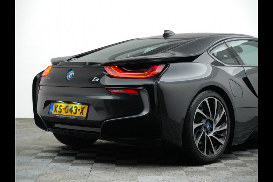 BMW i8 Coupe 375pk (dealer-onderhouden,NL geleverd,carbon,head-up,leer,laser)