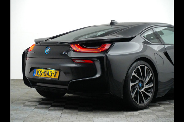 BMW i8 Coupe 375pk (dealer-onderhouden,NL geleverd,carbon,head-up,leer,laser)