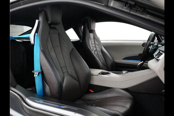 BMW i8 Coupe 375pk (dealer-onderhouden,NL geleverd,carbon,head-up,leer,laser)