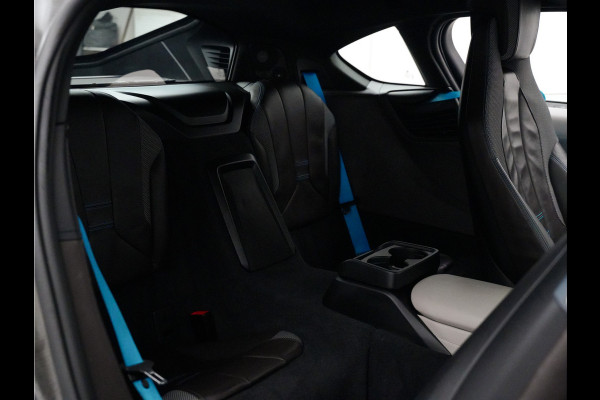 BMW i8 Coupe 375pk (dealer-onderhouden,NL geleverd,carbon,head-up,leer,laser)