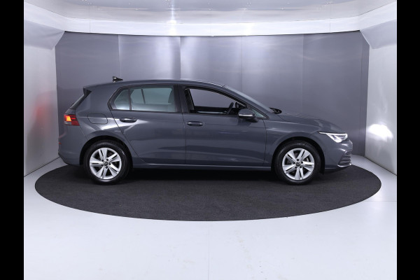 Volkswagen Golf 1.0 TSI Life 110 pk | Navigatie via App | Parkeersensoren (Park assist) | Achteruitrijcamera | Adaptieve cruise control | LED koplampen | Elektr. bestuurdersstoel |