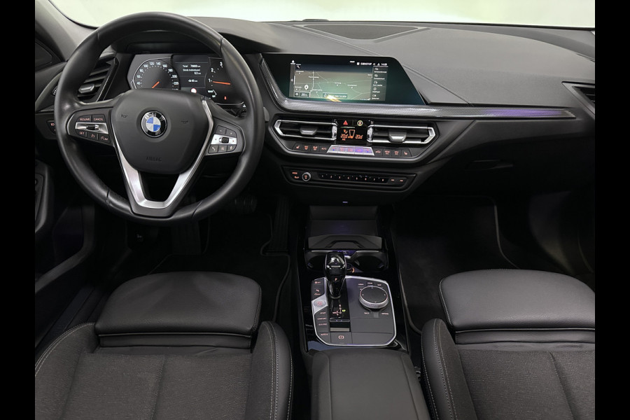 BMW 1-serie 118i Sportline 140pk Dealer O.H | Panodak | Apple Carplay | Sportstoelen Verwarmd | DAB | Sfeerverlichting | 17"L.M | Navi Full Map |