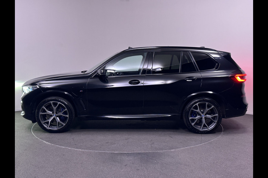 BMW X5 xDrive45e M Sport Plug In Hybrid 394pk INCL BTW PHEV | Panodak | Trekhaak af fabriek | Adaptive Cruise | Laser LED | Head Up | 21"L.M | Carbonpakket |