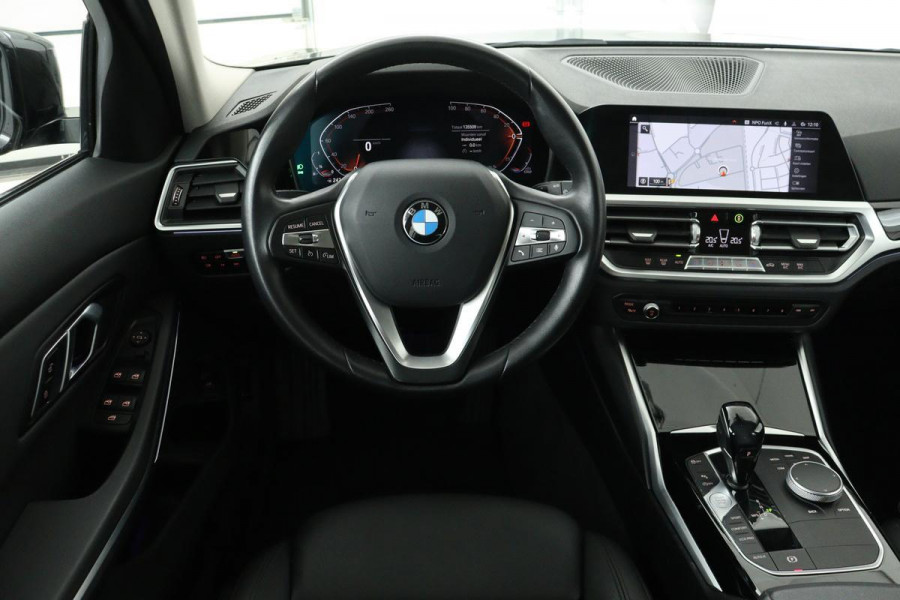 BMW 3 Serie 318i Executive | Sport Line | Trekhaak | Leder | Sportstoelen | Carplay | Live Cockpit | Full LED | PDC | Climate control