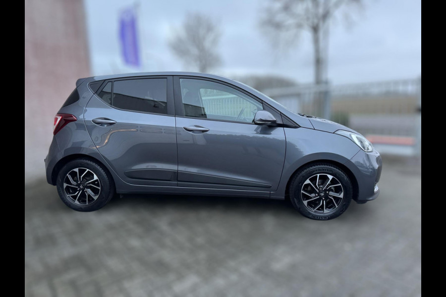 Hyundai i10 1.0i Premium GROOT SCHERM / PARKEERSENSOREN / LMV / STOELVERW. / STUURVERW. / 4-SEIZOENENBANDEN