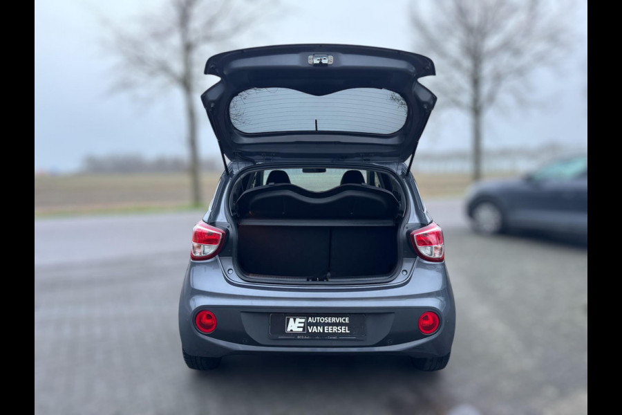 Hyundai i10 1.0i Premium GROOT SCHERM / PARKEERSENSOREN / LMV / STOELVERW. / STUURVERW. / 4-SEIZOENENBANDEN