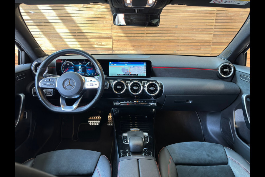 Mercedes-Benz A-Klasse 180 Business Solution AMG | NL-auto | Incl BTW | Full LED | Camera | Virtual | Apple Carplay |