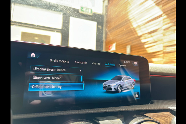 Mercedes-Benz A-Klasse 180 Business Solution AMG | NL-auto | Incl BTW | Full LED | Camera | Virtual | Apple Carplay |