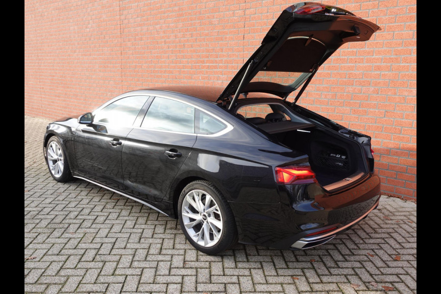 Audi A5 Sportback 40 TFSI 204pk S-Tronic Prestige Plus | Navigatie | Climate Control | Camera | Electrisch bedienbare achterklep | Virtual Cockpit | Led | Dab | Stoelverwarming | Dab | Trekhaak