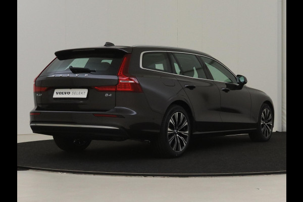 Volvo V60 B4 211PK Automaat Plus Bright / Adaptieve cruise control/ Apple CarPlay/ Parkeersensoren met camera/ Elektrische stoelen/ DAB/ Stoel en stuurwielverwarming/ Harman Kardon Audio/ Elektrische achterklep/ Draadloos oplader/ Trekhaak