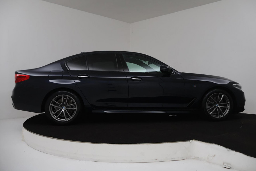 BMW 5 Serie 520i High Executive Automaat (PANORAMADAK, NAVIGATIE, PDC, STOELV, CLIMATE, CRUISE, NL-AUTO, GOED ONDERHOUDEN)