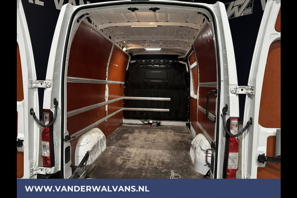 Renault Master 2.3dCi 136pk L2H2 Euro6 Airco | LED | Navigatie | 2500kg Trekhaak cruisecontrol, parkeersensoren, oprijplaat, bijrijdersbank