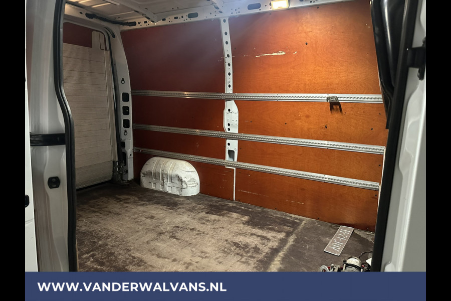 Renault Master 2.3dCi 136pk L2H2 Euro6 Airco | LED | Navigatie | 2500kg Trekhaak cruisecontrol, parkeersensoren, oprijplaat, bijrijdersbank