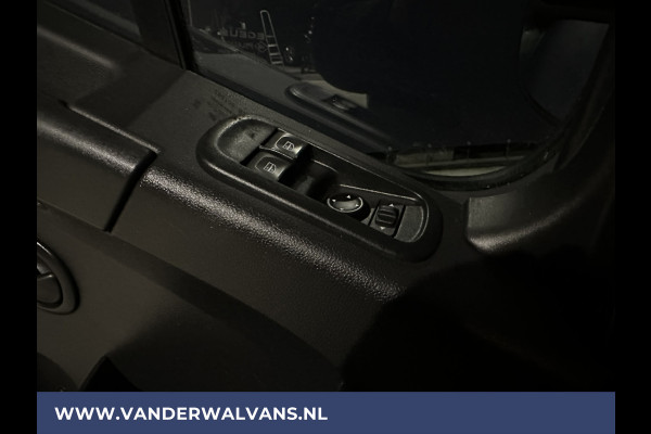 Renault Master 2.3 dCi 136pk L2H2 Euro6 Airco | Navigatie | Camera | 2500kg Trekhaak cruisecontrol, parkeersensoren, LED, bijrijdersbank