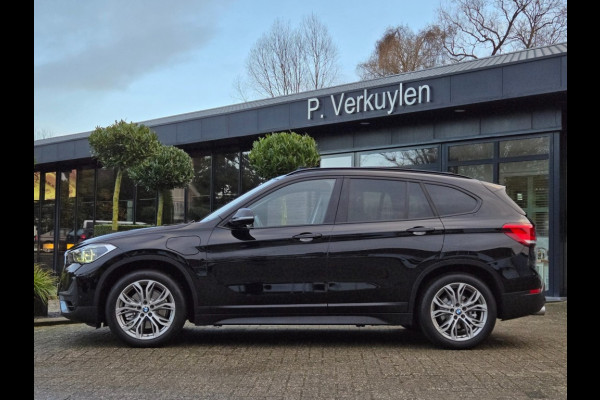 BMW X1 XDRIVE25E EXEC. ED. I SPORTSTOELEN I PANORAMA I CAMERA I TREKHAA