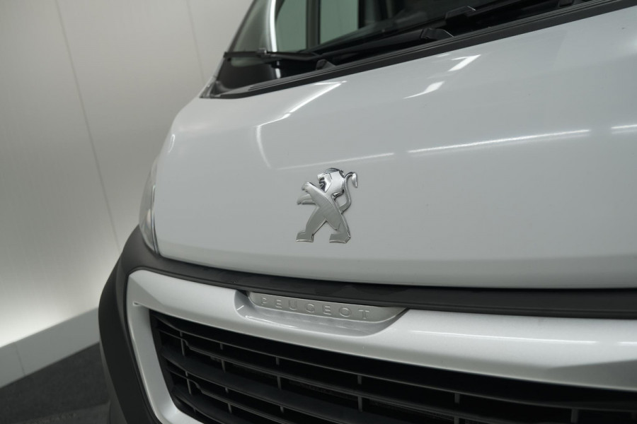 Peugeot Boxer 330 2.2 BlueHDi 120 L1H1 Premium | Trekhaak | Camera | Betimmering Laadruimte | Navigatie