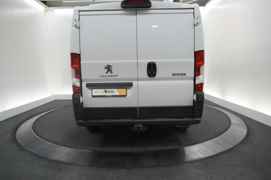 Peugeot Boxer 330 2.2 BlueHDi 120 L1H1 Premium | Trekhaak | Camera | Betimmering Laadruimte | Navigatie