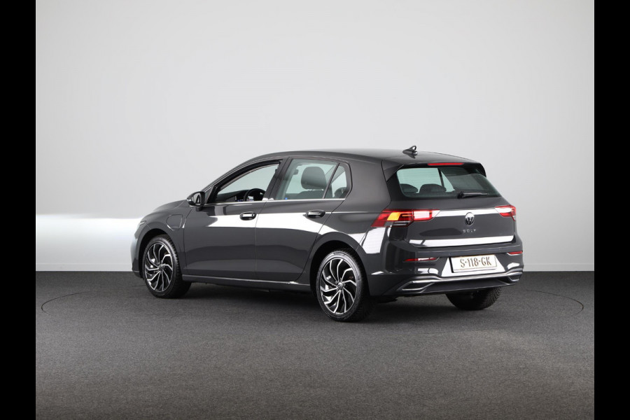 Volkswagen Golf 1.4 eHybrid Style 204 pk Automaat (DSG) | Navigatie | Parkeersensoren | Adaptieve cruise control | Full LED koplampen | Elektr. bestuurdersstoel |