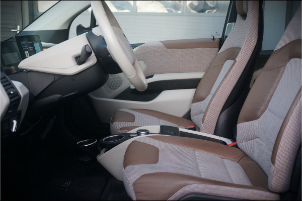 BMW i3 S Executive Edition 120Ah 42 kWh | Panoramadak | Leer | Warmtepomp | Adaptive Cruise Control | Navigatie | Keyless | Parkeersensoren | Stoelverwarming | Camera | Dealer Onderhouden | NAP | BTW