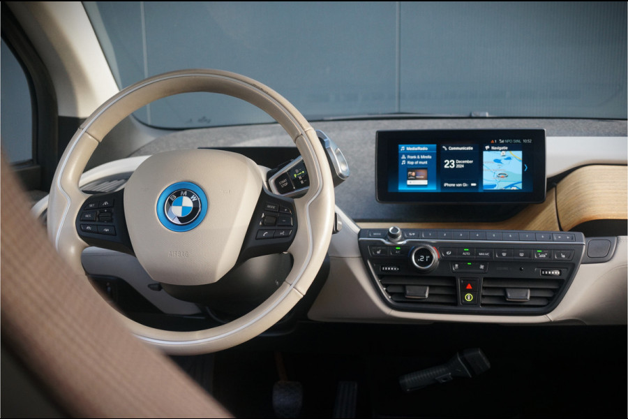 BMW i3 S Executive Edition 120Ah 42 kWh | Panoramadak | Leer | Warmtepomp | Adaptive Cruise Control | Navigatie | Keyless | Parkeersensoren | Stoelverwarming | Camera | Dealer Onderhouden | NAP | BTW