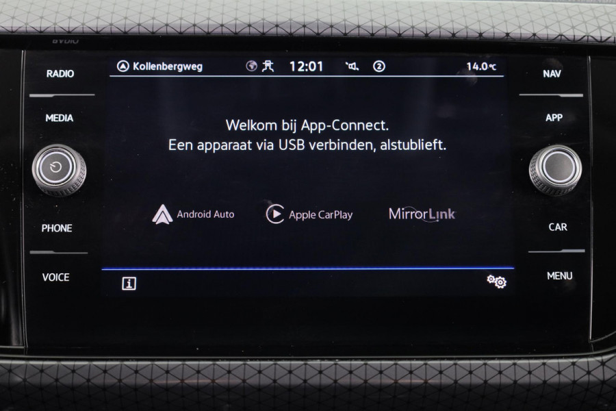 Volkswagen T-Cross 1.0 TSI Style 115 pk Automaat (DSG) | Navigatie | Parkeersensoren | Achteruitrijcamera | Adaptieve cruise control | Stoelverwarming | Digitaal instrumentenpaneel |