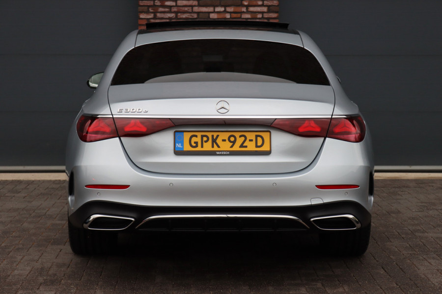 Mercedes-Benz E-Klasse 300 e AMG Line Aut9 | Widescreen | Distronic Pro | Trekhaak | Digital Light | Panoramadak | Keyless Go | Surround Camera | Augmented Reality | Dodehoekassistent |