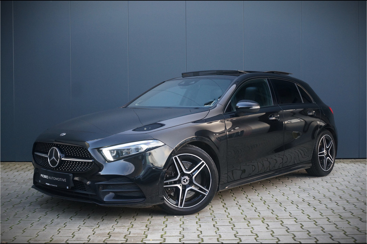 Mercedes-Benz A-Klasse 250 Premium Plus | Panoramadak | Burmester | Stoelverwarming | Camera | Head-Up Display | Apple Carplay | Ambiance Verlichting | Night Pakket | Keyless |