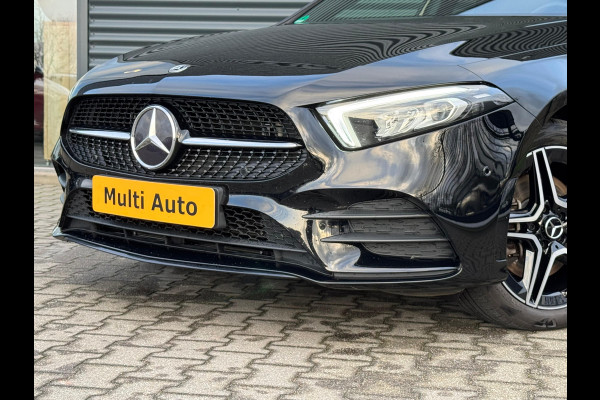 Mercedes-Benz A-Klasse 250 e AMG Night Edition Plug In Hybrid PHEV | Camera | Sfeerverlichting | Apple Carplay | Alcantara Sportstoelen Verwarmd | Sportstuur | 18"L.M |