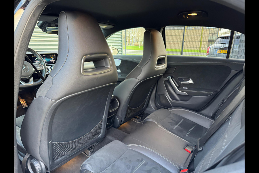 Mercedes-Benz A-Klasse 250 e AMG Night Edition Plug In Hybrid PHEV | Camera | Sfeerverlichting | Apple Carplay | Alcantara Sportstoelen Verwarmd | Sportstuur | 18"L.M |