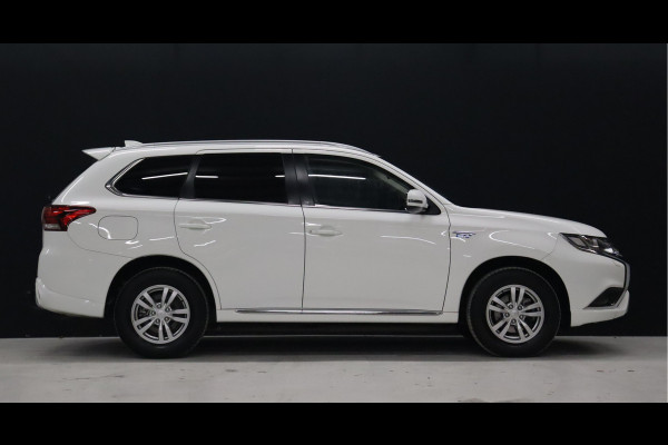 Mitsubishi Outlander 2.4 PHEV Pure [ACHTERUITRIJCAMERA, LEDER/ALCANTARA, APPLE/ANDROID, NAVI, CRUISE, NIEUWSTAAT]