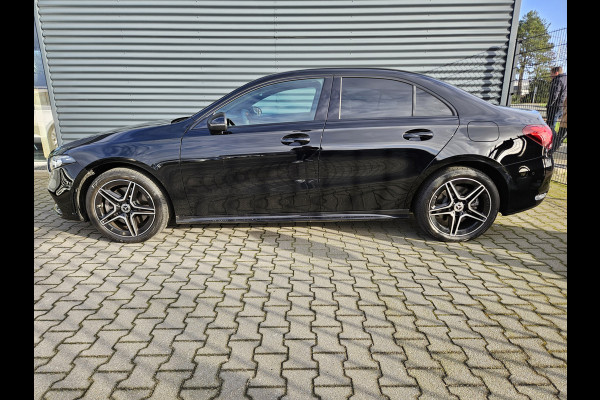 Mercedes-Benz A-Klasse 250 e AMG Line Plug In Hybrid PHEV | Widescreen Navi | Camera | Sfeerverlichting | Apple Carplay | Alcantara Sportstoelen Verwarmd | DAB |