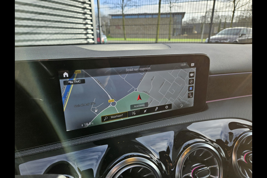 Mercedes-Benz A-Klasse 250 e AMG Line Plug In Hybrid PHEV | Widescreen Navi | Camera | Sfeerverlichting | Apple Carplay | Alcantara Sportstoelen Verwarmd | DAB |