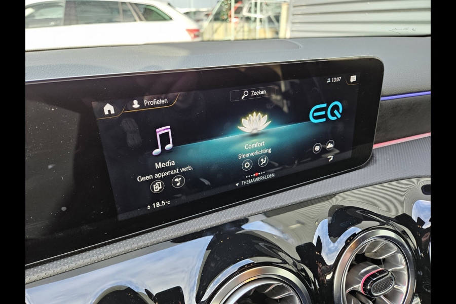 Mercedes-Benz A-Klasse 250 e AMG Line Plug In Hybrid PHEV | Widescreen Navi | Camera | Sfeerverlichting | Apple Carplay | Alcantara Sportstoelen Verwarmd | DAB |