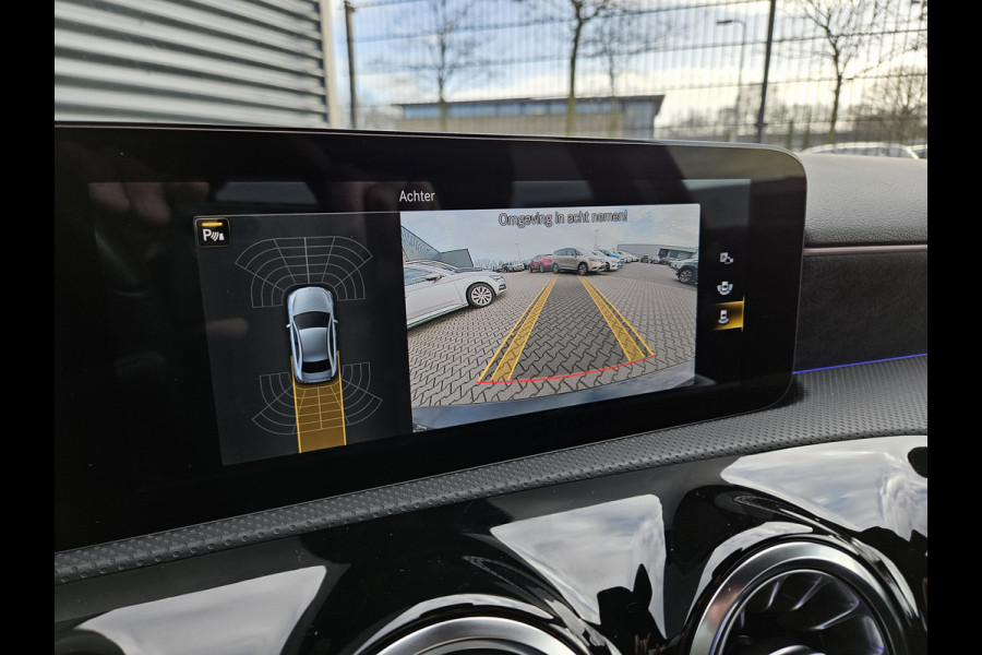 Mercedes-Benz A-Klasse 250 e AMG Line Plug In Hybrid PHEV | Widescreen Navi | Camera | Sfeerverlichting | Apple Carplay | Alcantara Sportstoelen Verwarmd | DAB |