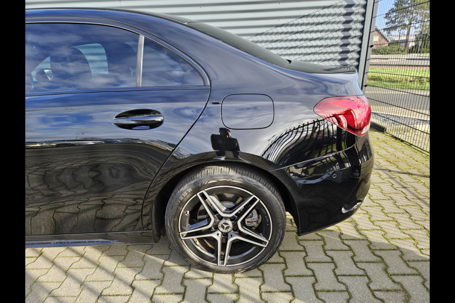 Mercedes-Benz A-Klasse 250 e AMG Line Plug In Hybrid PHEV | Widescreen Navi | Camera | Sfeerverlichting | Apple Carplay | Alcantara Sportstoelen Verwarmd | DAB |