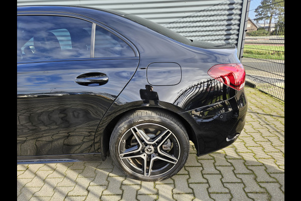 Mercedes-Benz A-Klasse 250 e AMG Line Plug In Hybrid PHEV | Widescreen Navi | Camera | Sfeerverlichting | Apple Carplay | Alcantara Sportstoelen Verwarmd | DAB |