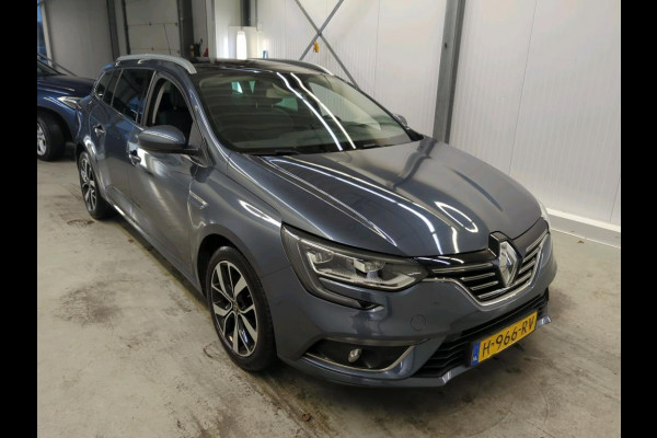 Renault MEGANE Estate 1.3 TCe Bose Panoramdak Trekhaak Navigatie Parkeersensoren Camera Cruise Control Bose Audio Lichtmetalen velgen Ledverlichting Climate Control