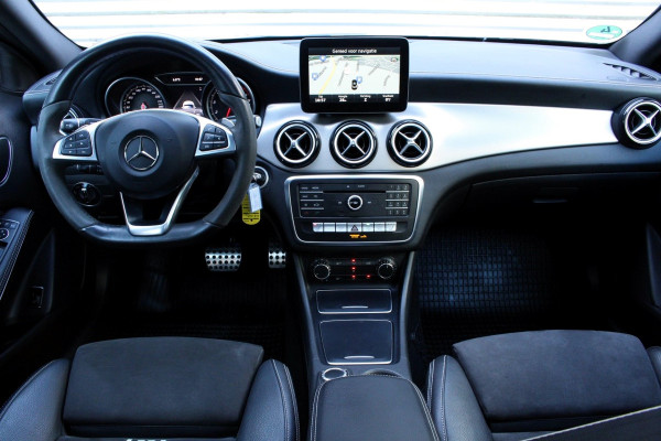 Mercedes-Benz GLA 200 AUT AMG 1eEIG PANO LEDER NAV CAMERA STOELVW '17