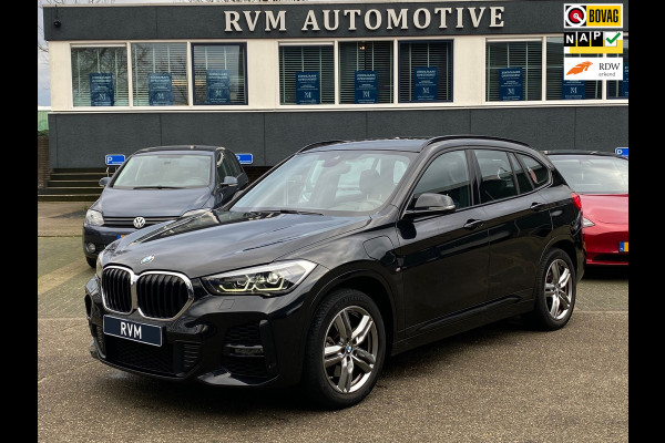 BMW X1 XDrive25e M SPORT VAN 34.900 VOOR 31.330 EINDEJAARSVOORDEEL 3.570,- | LEDER | NETTE AUTO